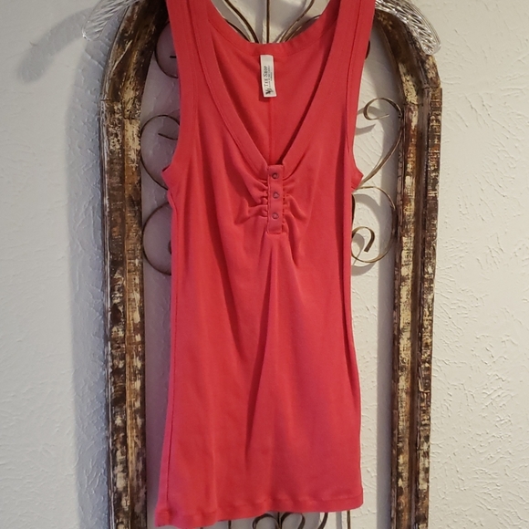 Top - Picture 1 of 2